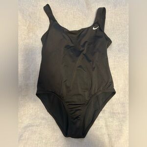 Nike Essential Women's U-Back One-Piece Swimsuit